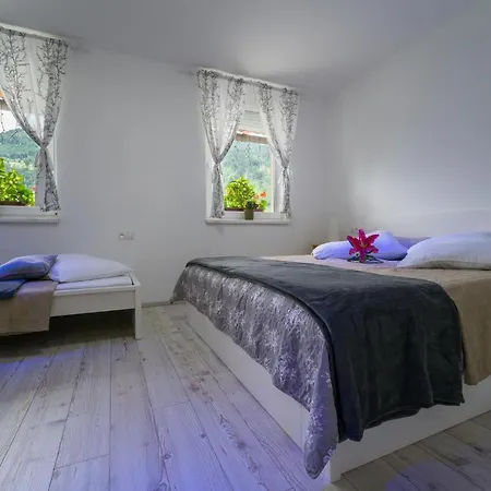 Pr' Jakapč' 3* Mojstrana